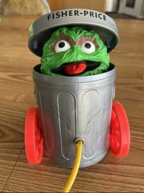Vintage 1977 Fisher-Price Sesame Street Oscar the Grouch #177 Pop-Up Air Squeeze